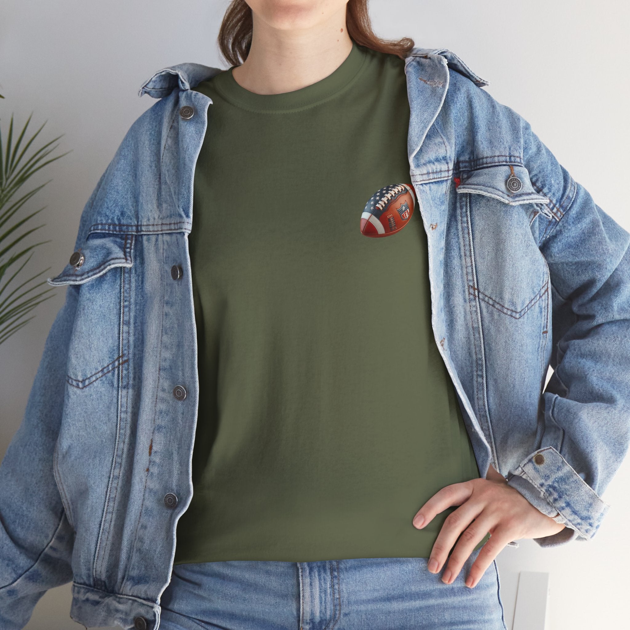 Skull Helmet Football Tee — Grunge Athletic Graphic T‑Shirt