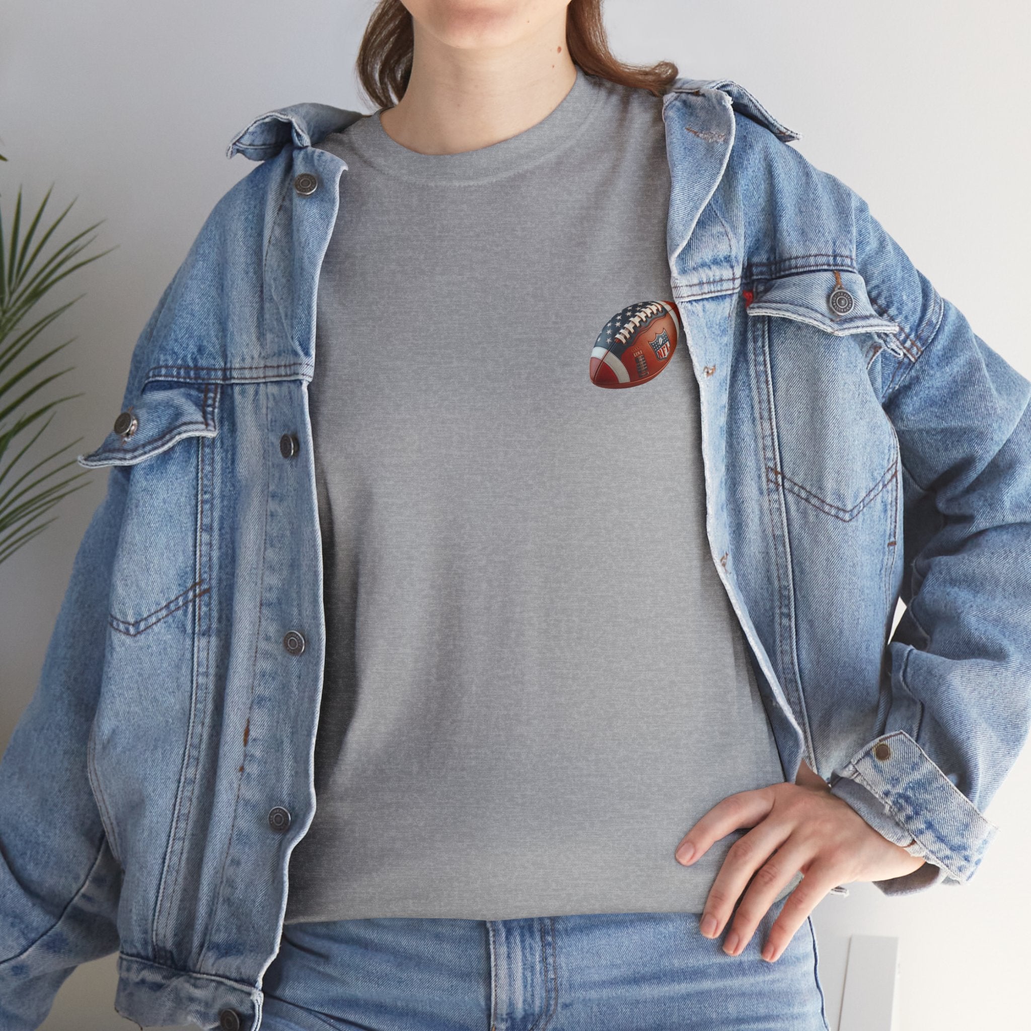Skull Helmet Football Tee — Grunge Athletic Graphic T‑Shirt