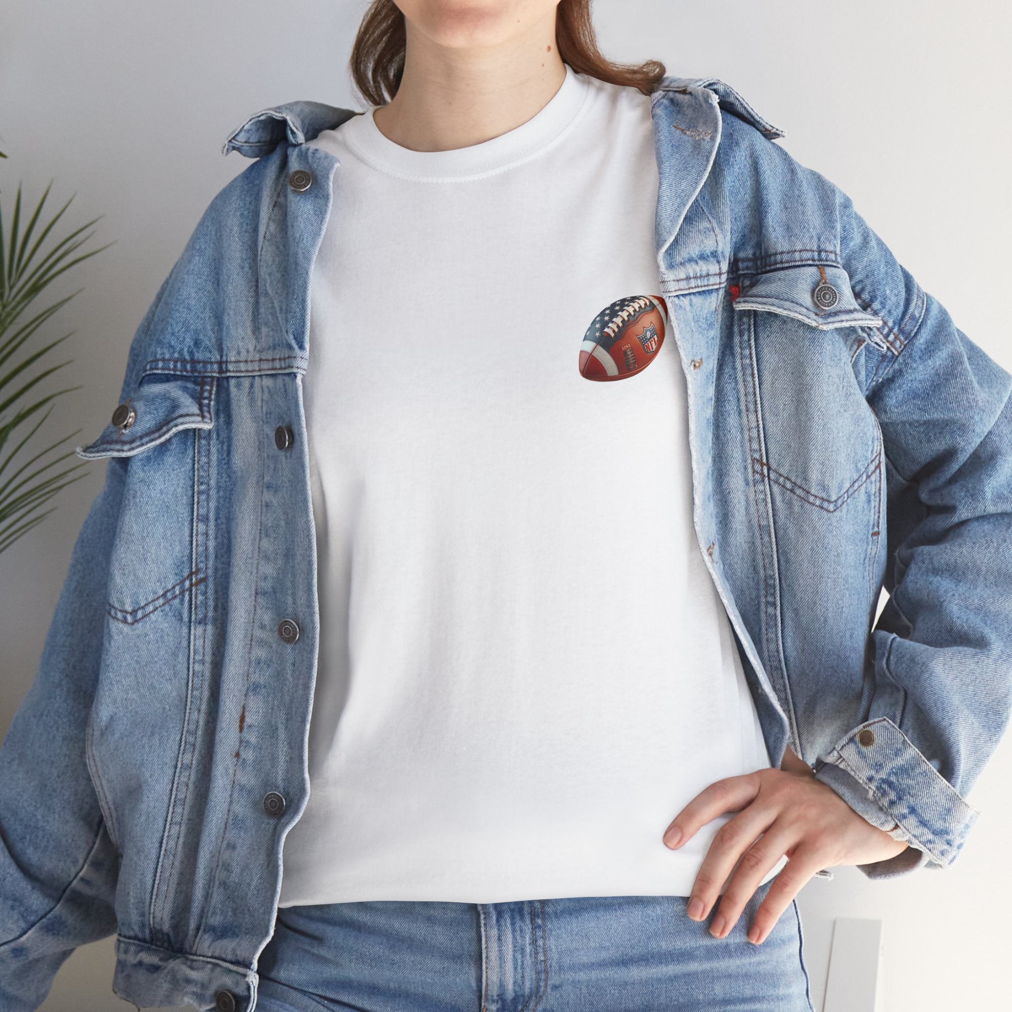 Skull Helmet Football Tee — Grunge Athletic Graphic T‑Shirt