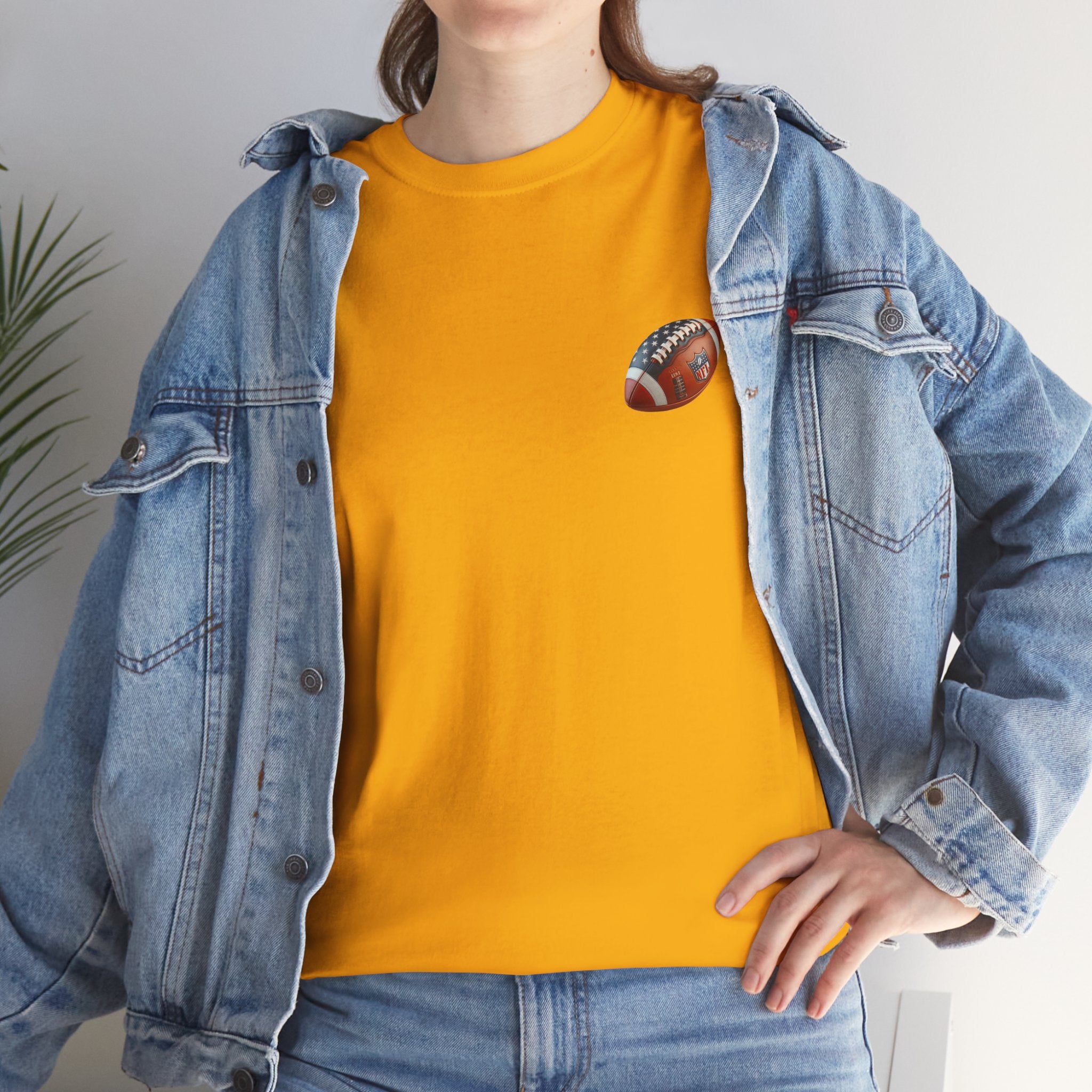 Skull Helmet Football Tee — Grunge Athletic Graphic T‑Shirt