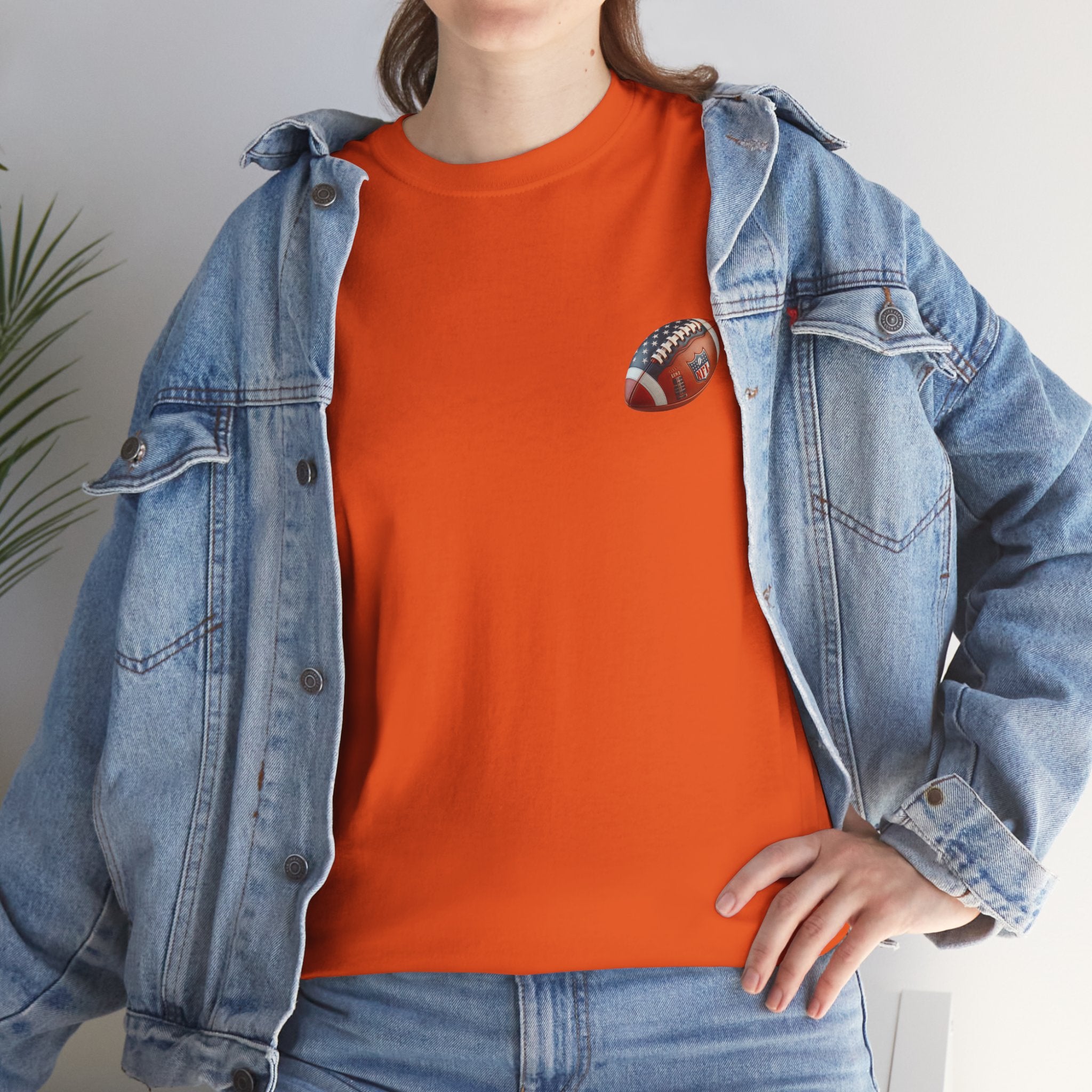 Skull Helmet Football Tee — Grunge Athletic Graphic T‑Shirt