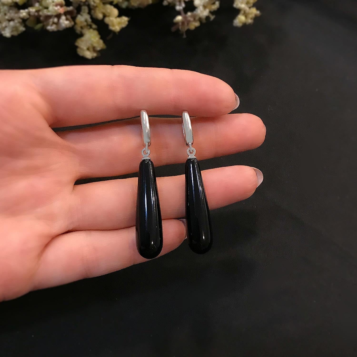 Teardrop-shaped black onyx natural stone silver earrings