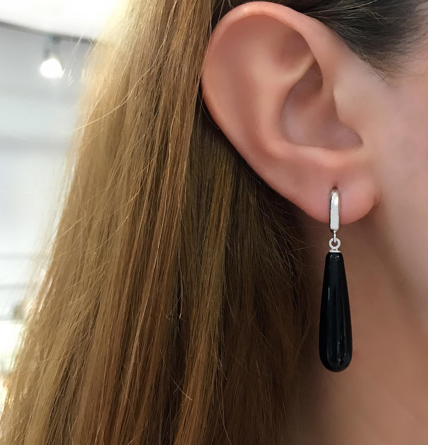 Teardrop-shaped black onyx natural stone silver earrings