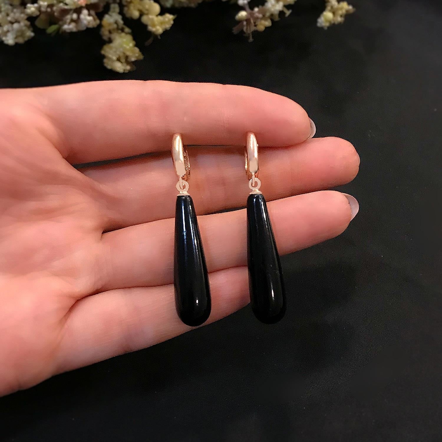 Teardrop-shaped black onyx natural stone silver earrings 45621